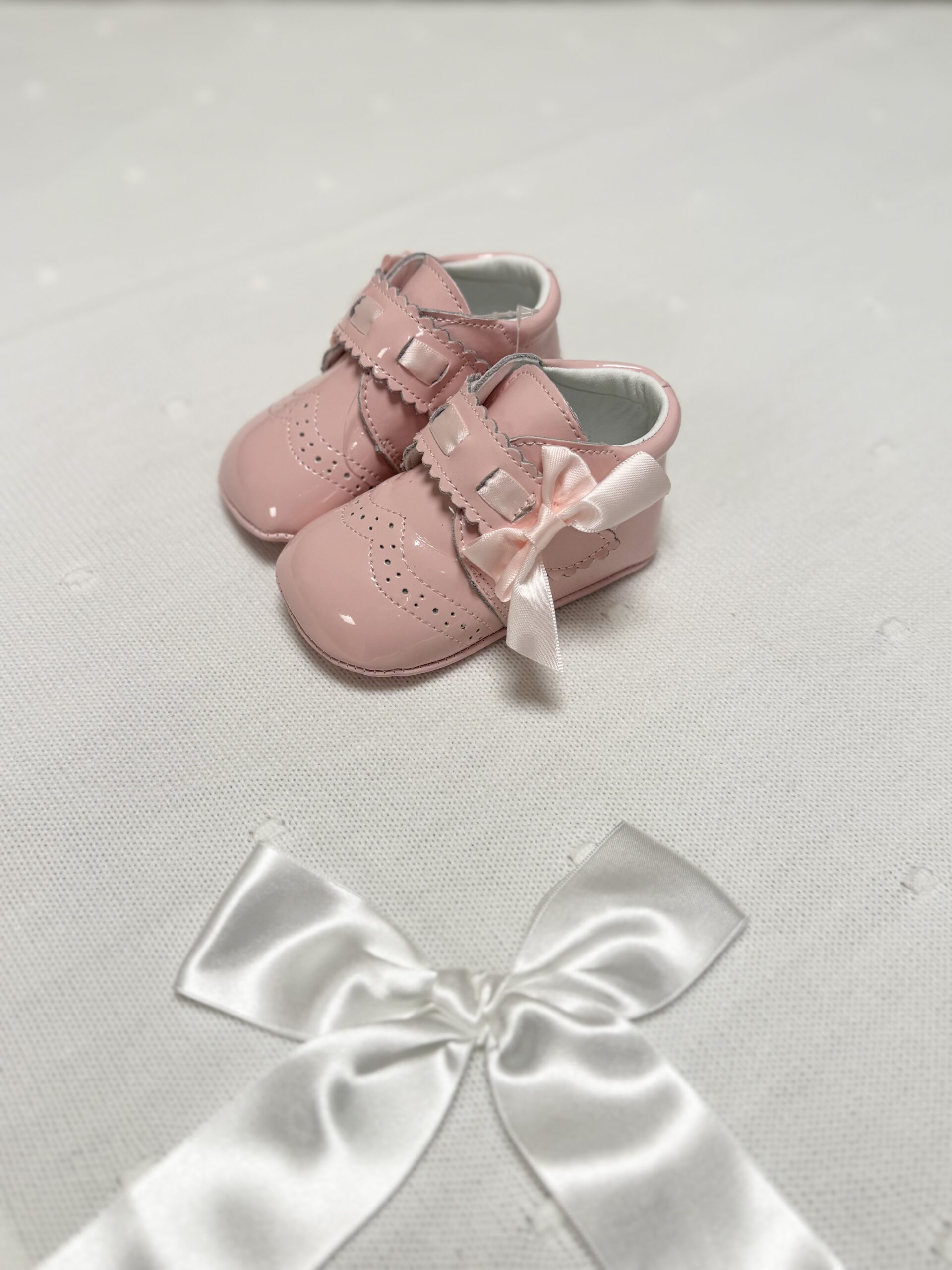 Babysko med sløyfe