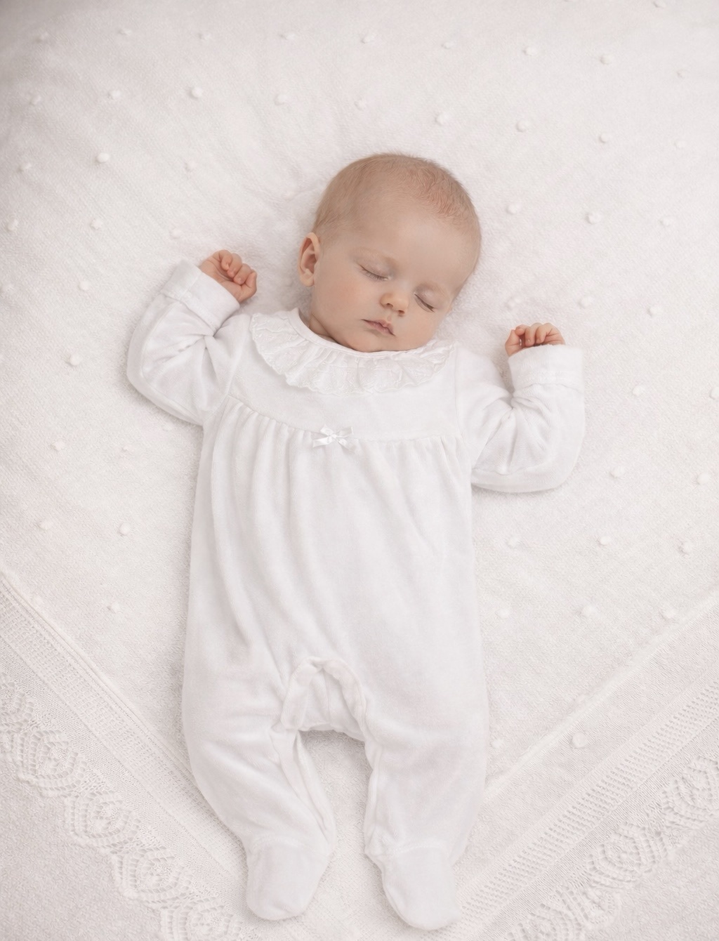 Babyheldress med blondekrage