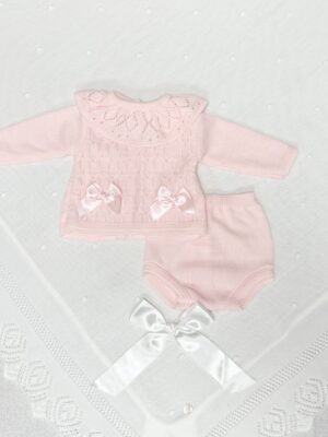 Strikket sett med sløyfer