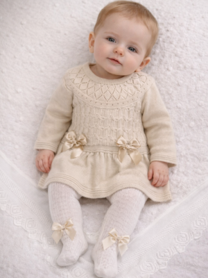 Strikket Babykjole med Sløyfer