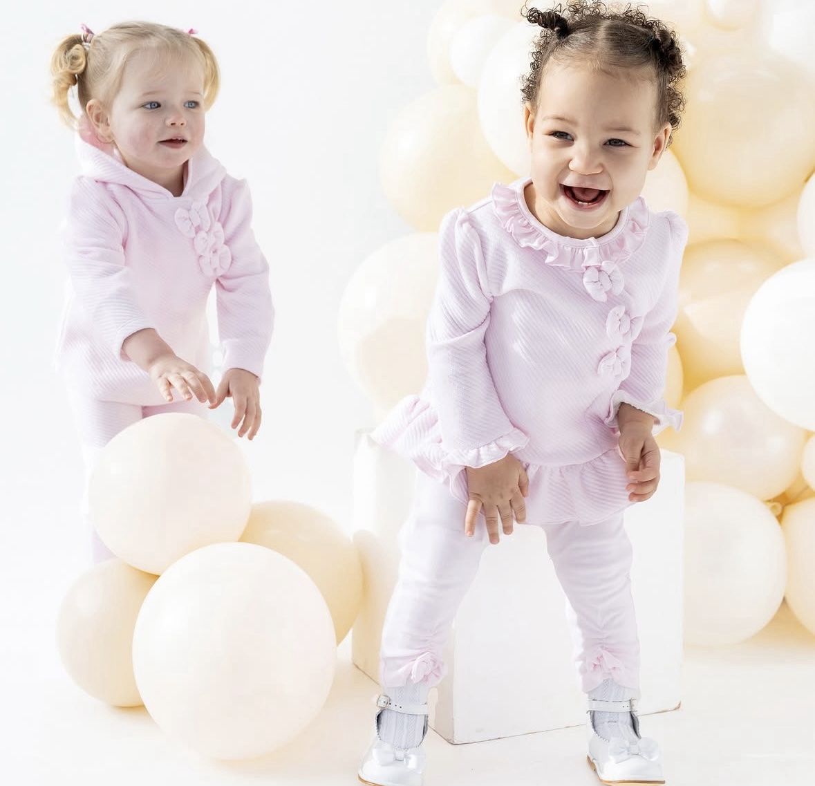 To delt sett med sløyfe