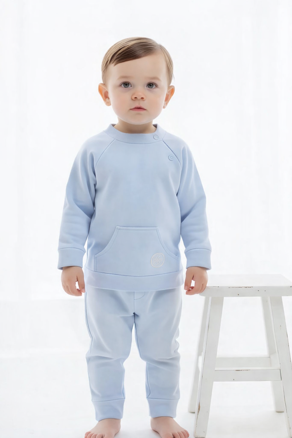 Todelt sett lyseblå