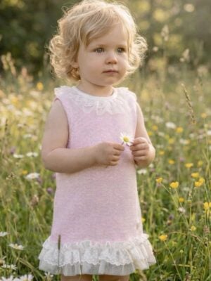 Kjole med blondedetaljer