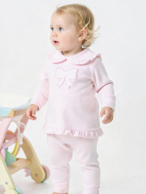 Rosa todelt sett med sløyfedetalj