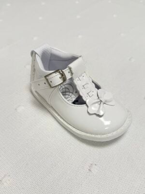 Hvite lakksko med sløyfe